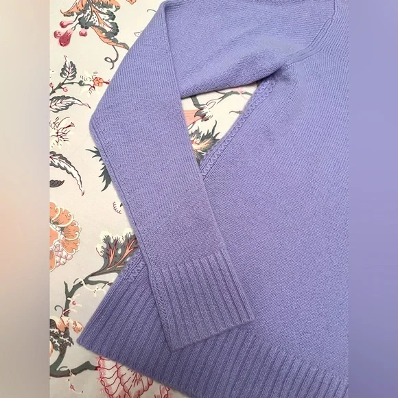 Women’s Autumn Cashmere Lilac Crewneck Sweater - Medium - Picture 5 of 9